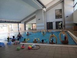 Ανάπτυξη κρίσιμων δεξιοτήτων μέσα από τα κολυμβητικά προγράμματα της "Κατασκήνωσης στην πόλη"